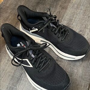 Diadora Cellular men’s 9 plush comfortable running shoes